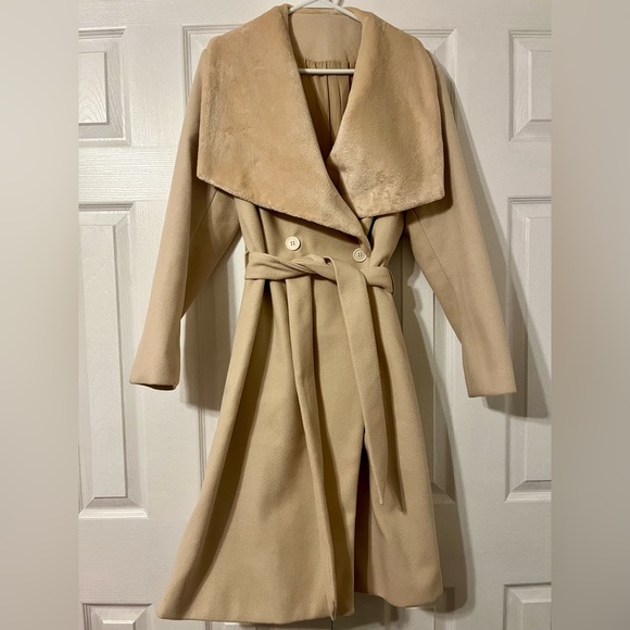 NWOT SHEIN Beige Coat with faux fur collar, SZ S but fits more like a medium - Picture 1 of 4